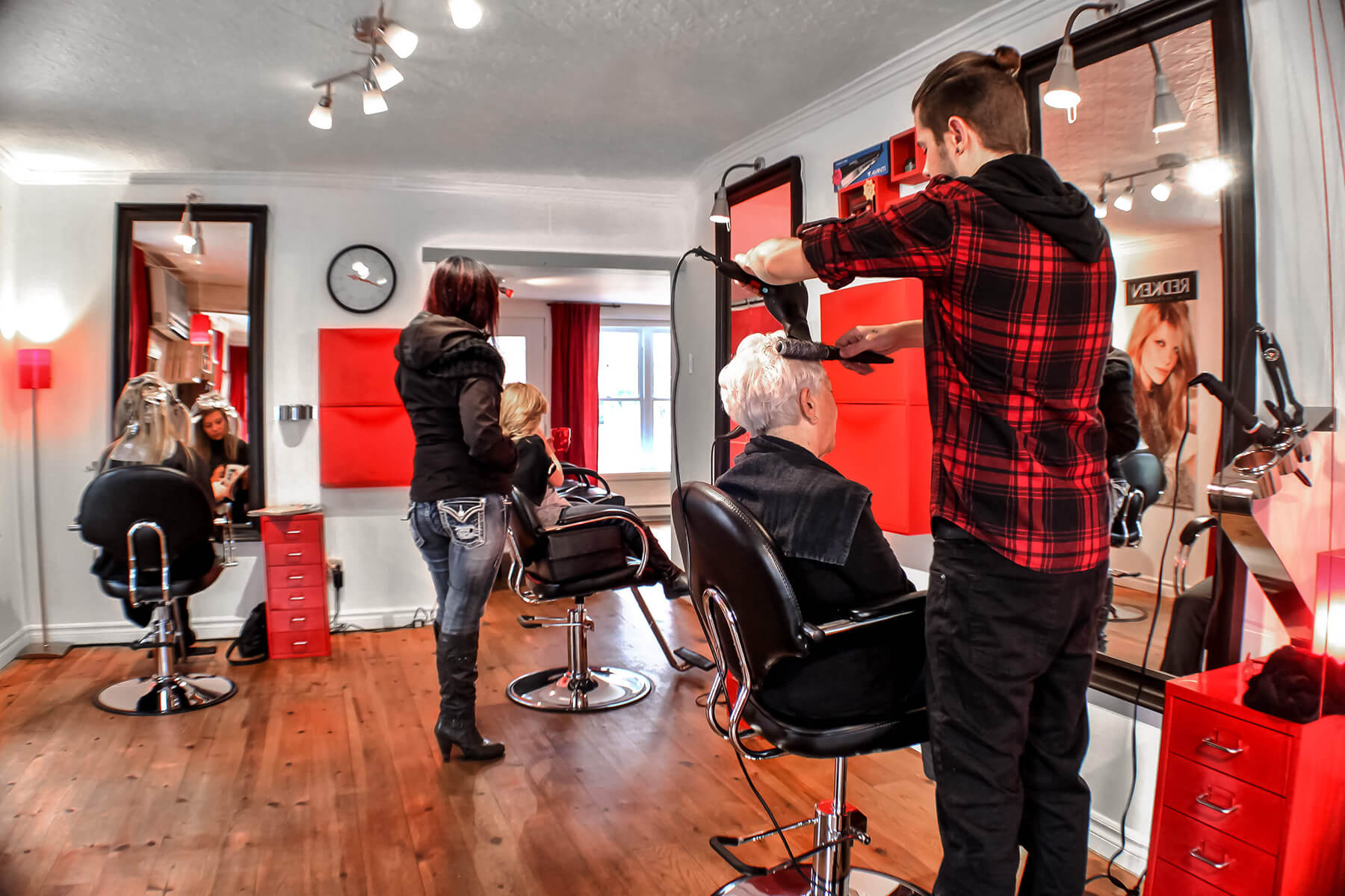 Salon - Slide 3